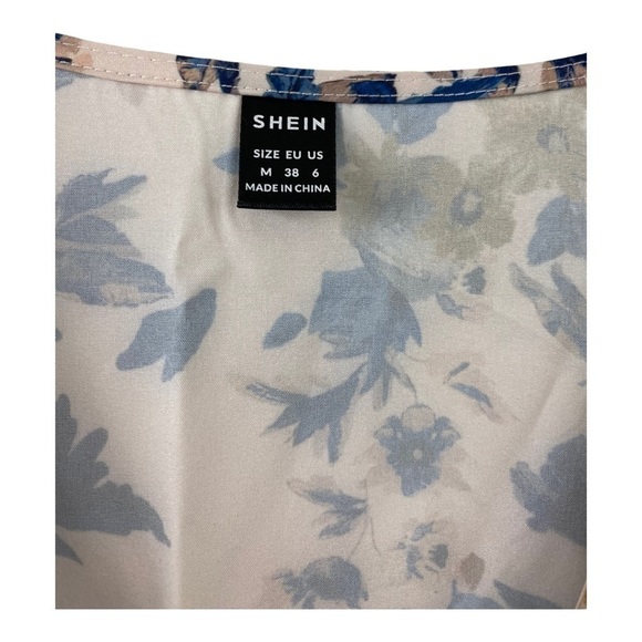 Shein floral print butterfly sleeve belted romper med/6 - Picture 2 of 5